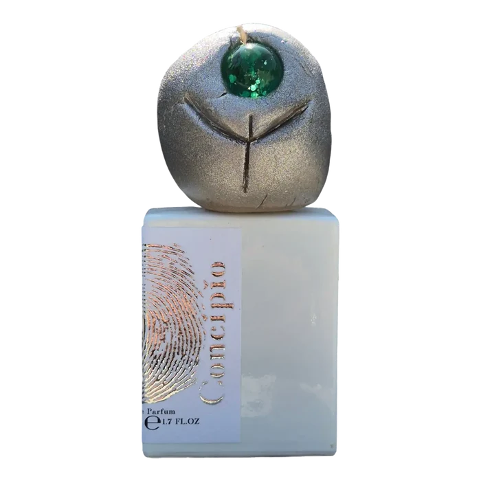 Avere la Barba Concipio Eau de Parfum i grå metallisk teksturert flaske med gullskrift og dekorativ grønn topp