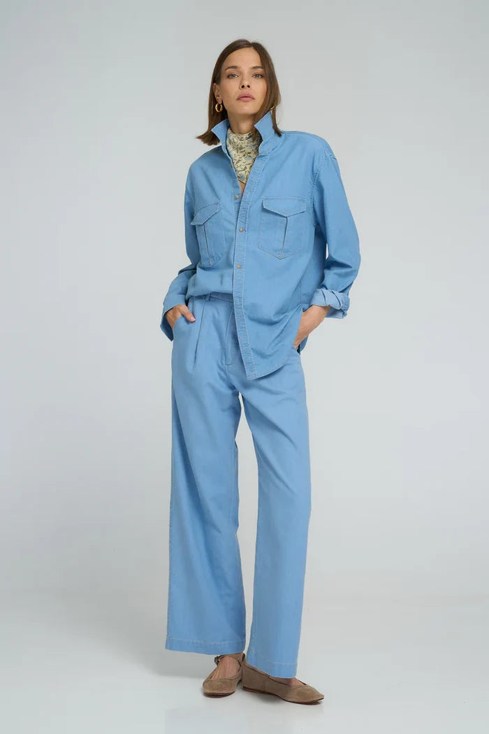 CEDAR CHAMBRAY SHIRT | Light Blue - Darling & Domain