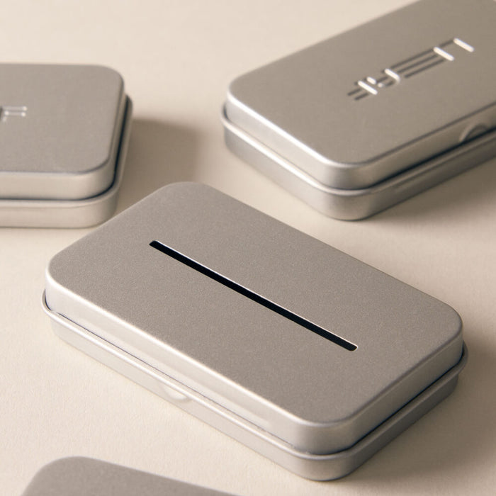 Flere sølvfargede Leaf Shave bladbanker med minimalistisk design