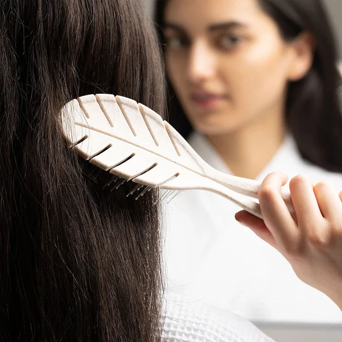 Biodegradable Detangling Leaf Brush for Wet Hair