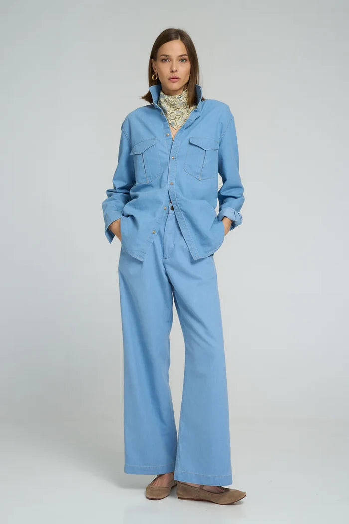 CEDAR CHAMBRAY SHIRT | Light Blue - Darling & Domain