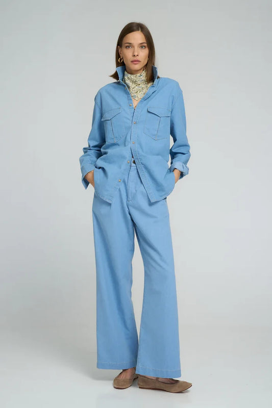 CEDAR CHAMBRAY SHIRT | Light Blue - Darling & Domain