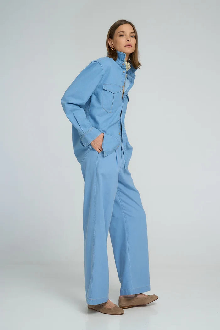CEDAR CHAMBRAY SHIRT | Light Blue - Darling & Domain