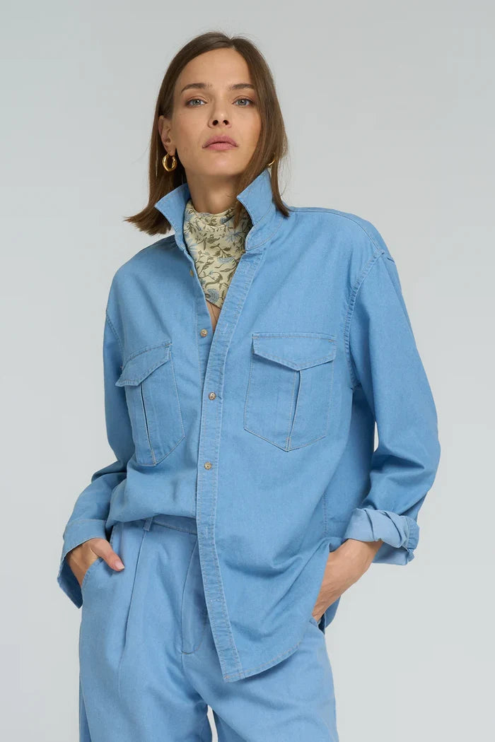 CEDAR CHAMBRAY SHIRT | Light Blue - Darling & Domain