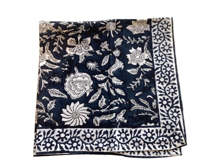Indy Home Block Printed Tablecloth & Napkin Set