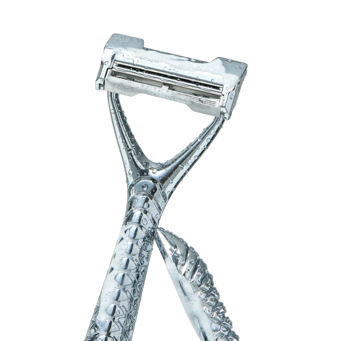 Sølvfarget Leaf Shave Leaf Two barberhøvel med krummet design og vann