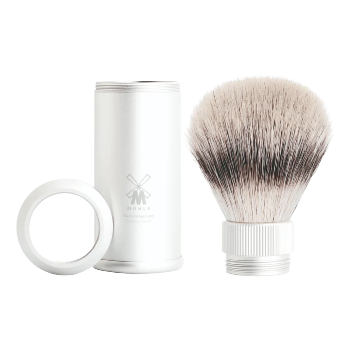 Mühle Silvertip Fibre reisebarberkost i aluminium med løsnet børstehode og synlige silvertip-fibre