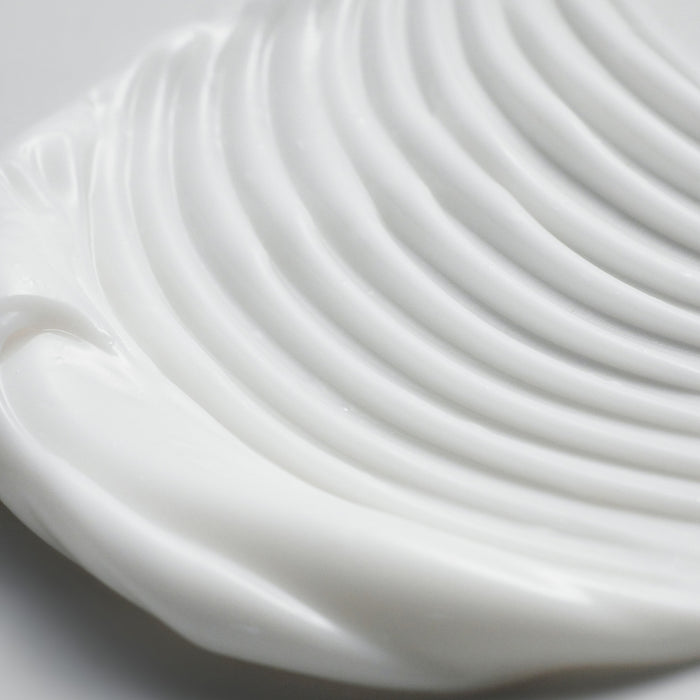 Nærbilde av glatt, fuktig tekstur på Purito Wonder Releaf Centella Cream for sensitiv hud